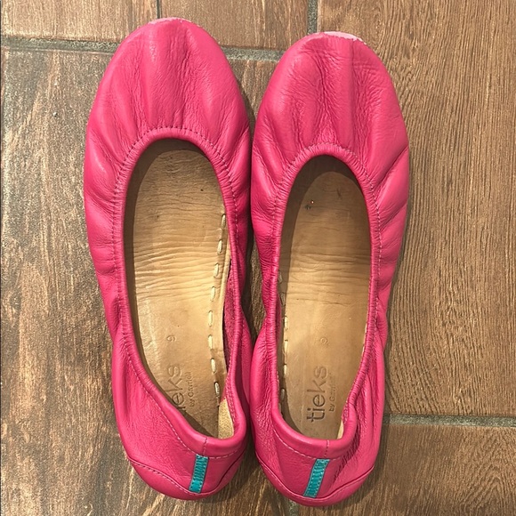 Tieks Shoes - Tieks size 9 hot pink flats